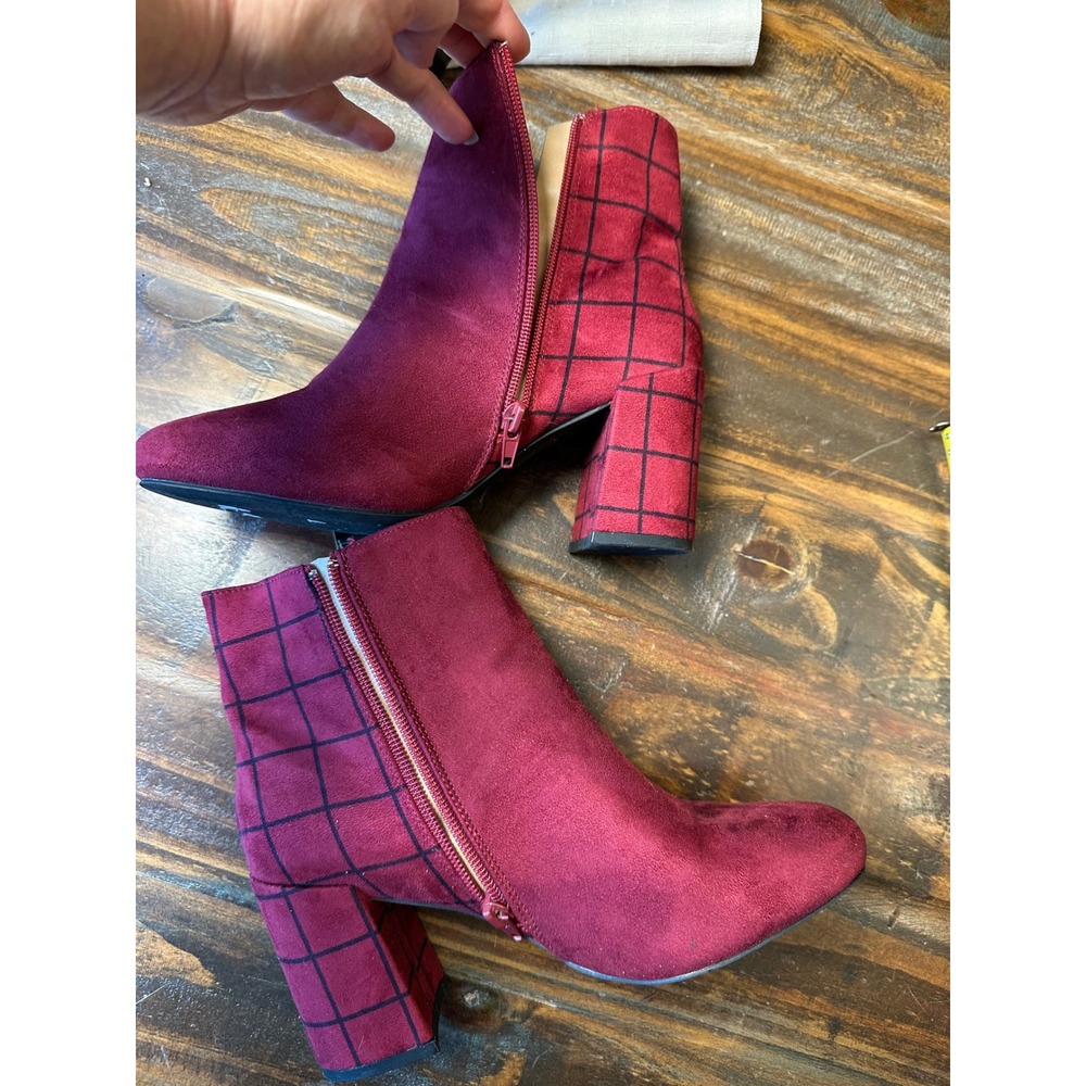 Journee Collection‎ Burgundy Faux Suede Grid Pattern Block Heel Ankle Boots Sz 7 - Picture 7 of 10